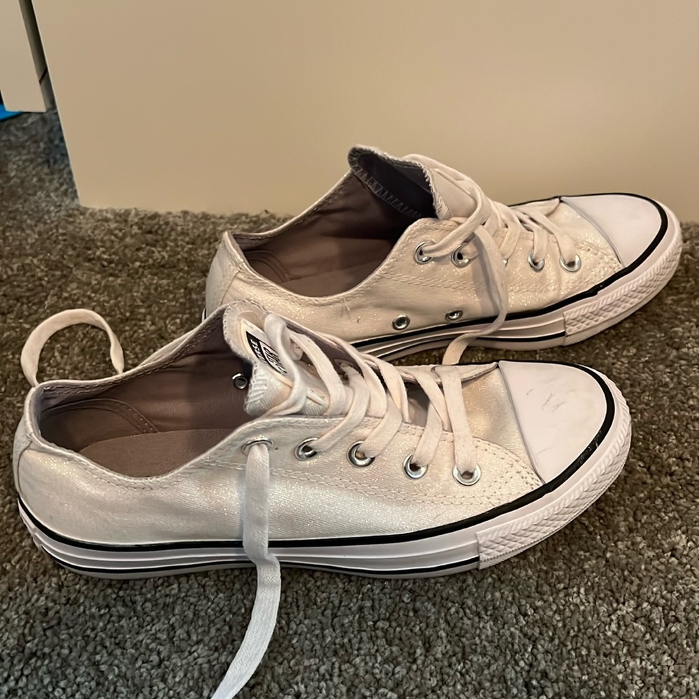 White sparkle low top converse size 6